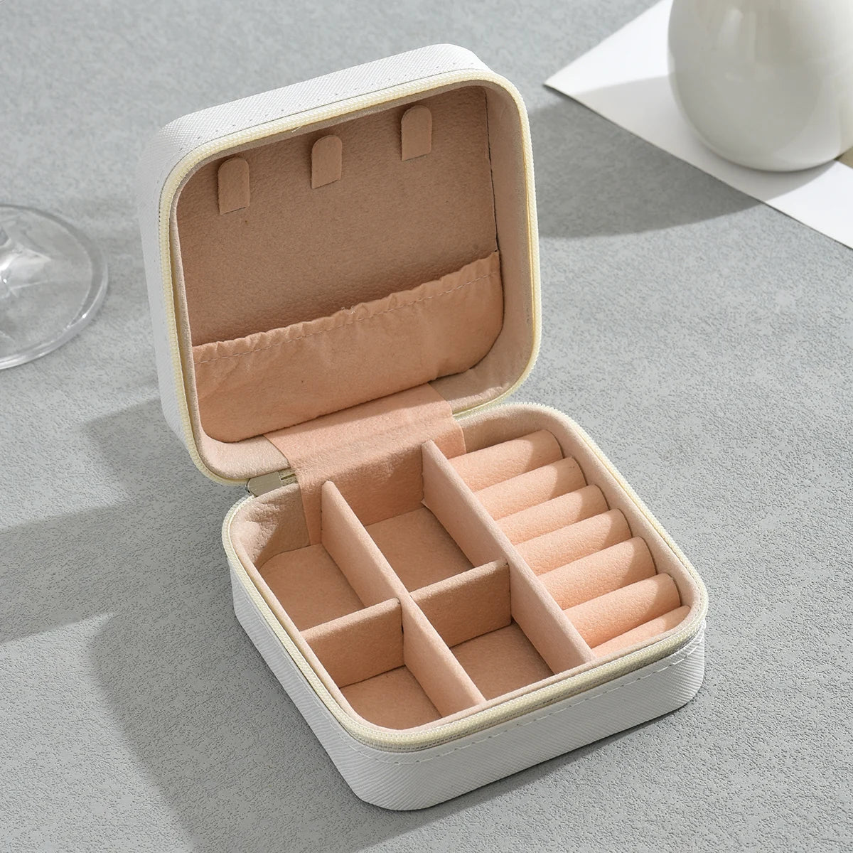 Portable Mini Jewelry Storage Box Travel Organizer Jewelry Case Leather Storage Earrings Necklace Ring Jewelry Organizer Display
